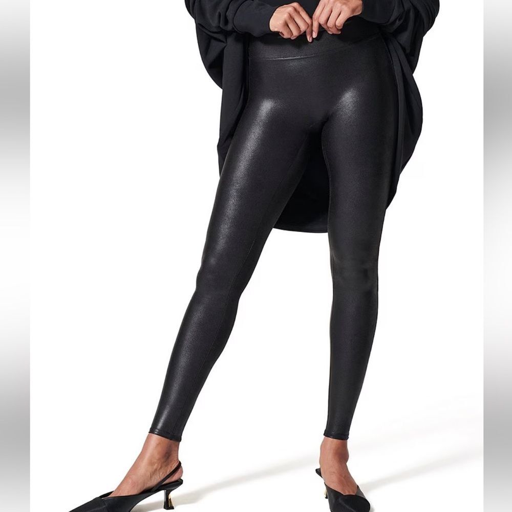 SPANX Faux Leather Leggings Size Medium Black Pebble Streetwear Edgy Goth